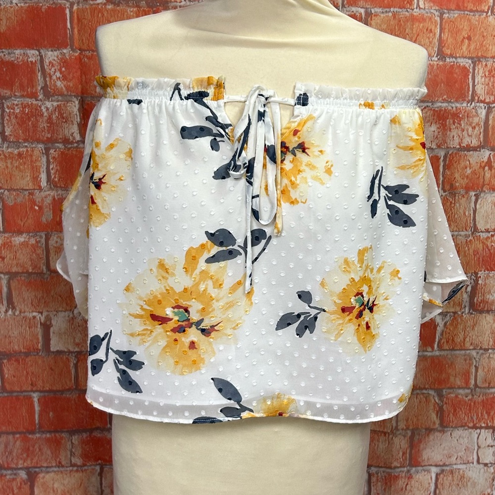 Luluโsโ White Gather Flower Off-The-Shoulder Swiss Dot Chiffon Crop Top